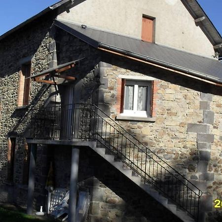 Gite A La Ferme Pres Vulcania-Gr89 La Goutelle Екстериор снимка